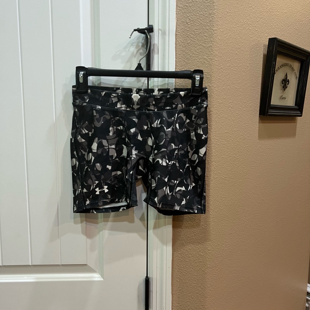Under Armour Black and Gray Patterned Shorts